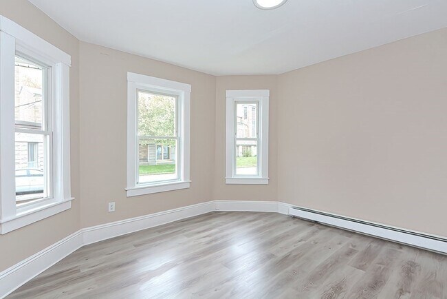 Building Photo - 78 Boisvert St