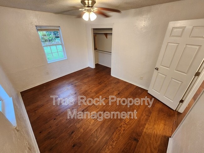 Building Photo - 917 E Beverly St