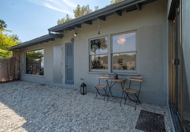 Building Photo - Fully Furnished: 3 bed/ 2 Bath Mid-Century Home w/views of Griffith Observatory in the Hollywood ...