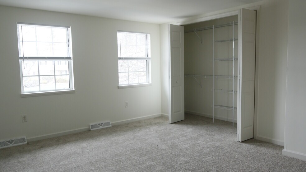 Building Photo - 11 Ramsgate Ln