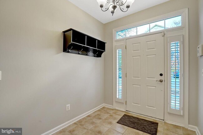 Building Photo - 6927 Rolling Creek Way