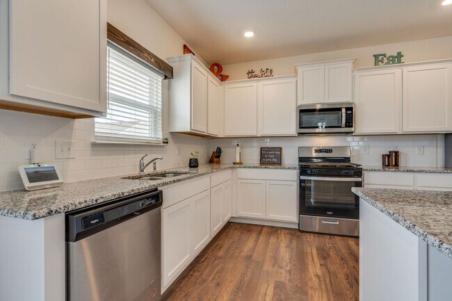 Building Photo - 4 bed/2.5 bath in Kingsport, TN