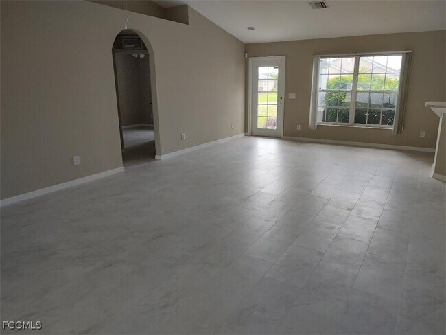 Building Photo - 1719 SW 2nd Pl