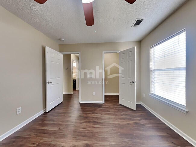 Building Photo - 2030 Clipstone Dr