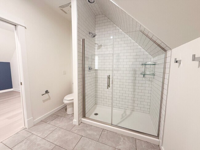 Building Photo - Pet-Friendly 3-Bedroom Home with Bright, Airy Coastal Style