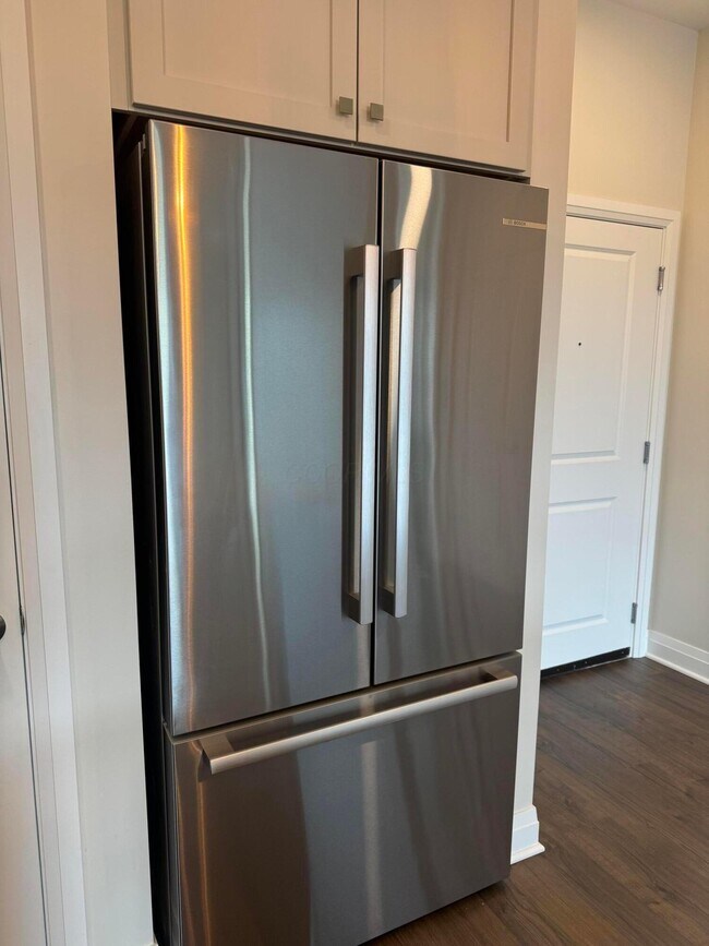 Building Photo - 6633 Dale Dr