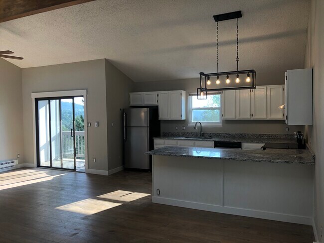 Building Photo - 30803 Hilltop Dr