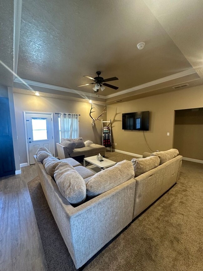 Building Photo - Stunning 4 Bed 2 Bath Home! Parkview Schoo...