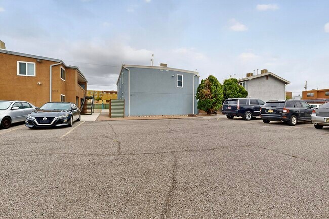 Building Photo - 1812 Buena Vista Dr SE