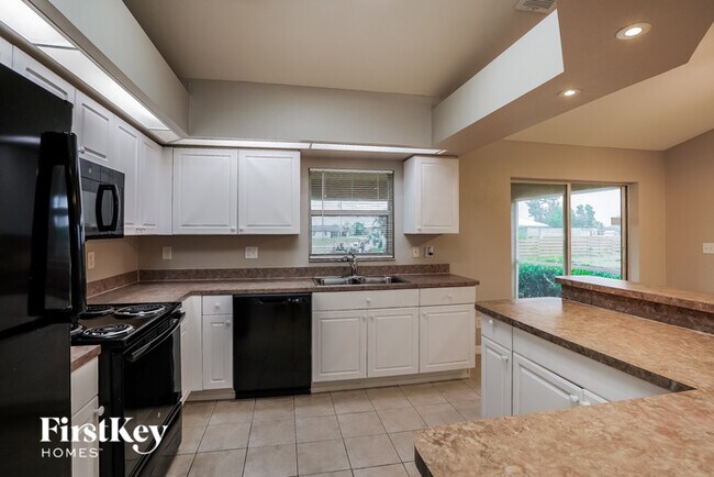 Building Photo - 2613 Van Buren Pkwy