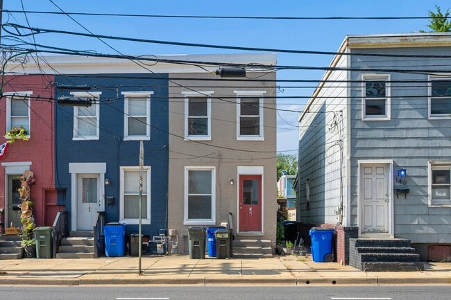 Building Photo - 142 E South St