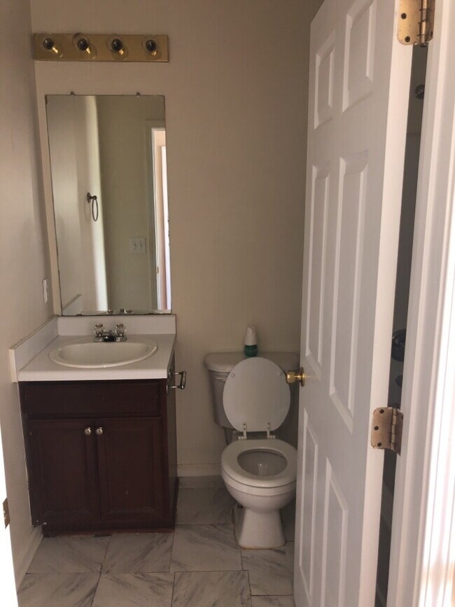 Building Photo - 2489 Tolliver Dr