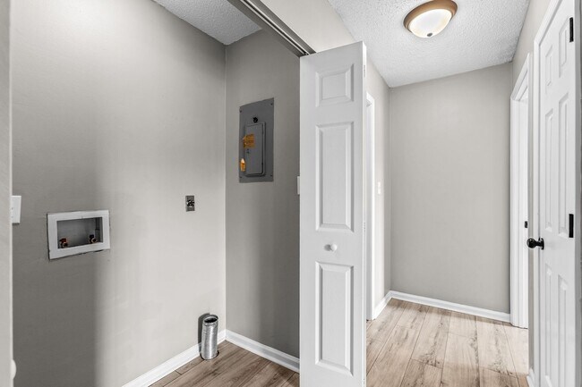 Building Photo - Cottage Charm Near Piney Green