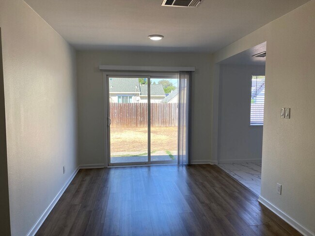 Building Photo - 3 BD/ 1BATH HOUSE LOCATED NEAR DOWNTOWN VA...