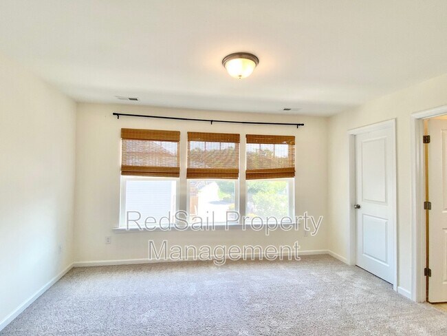 Building Photo - 1575 Green Hill St