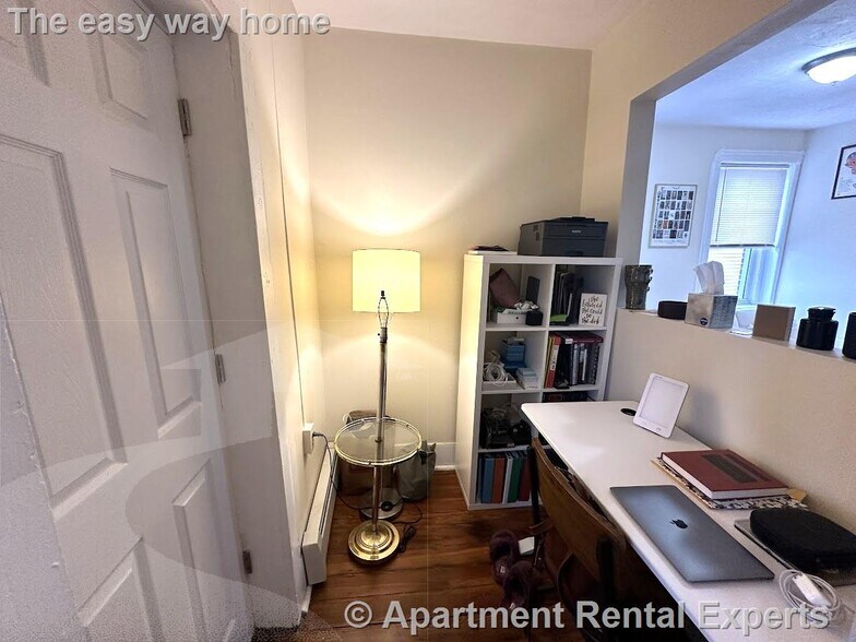 Building Photo - 1056 Cambridge St