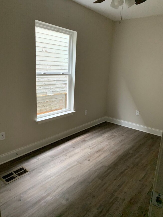 Building Photo - 2084-2086NRoch