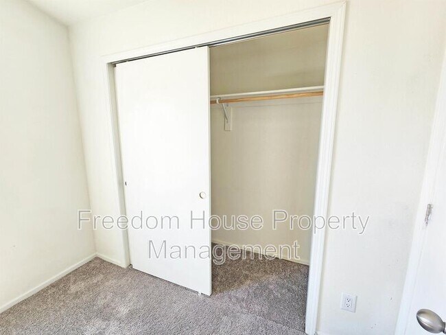 Building Photo - 1550 West Irons Street