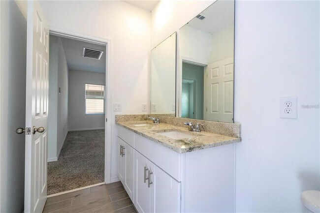 Building Photo - 2337 Treasure Hill St