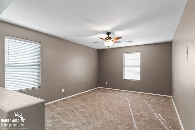 Building Photo - Stunning 4Bdm 3Ba Home with Modern Features in Waddell!