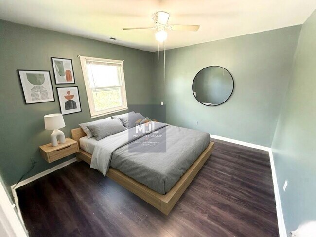 Building Photo - Spacious 3 Bedroom / 1 Bath Apartment in Sugar Creek *Ready Now*