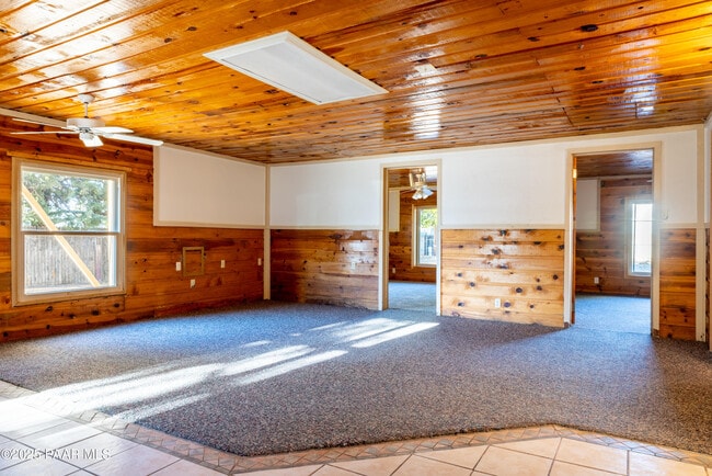 Building Photo - 3225 N Starlight Dr