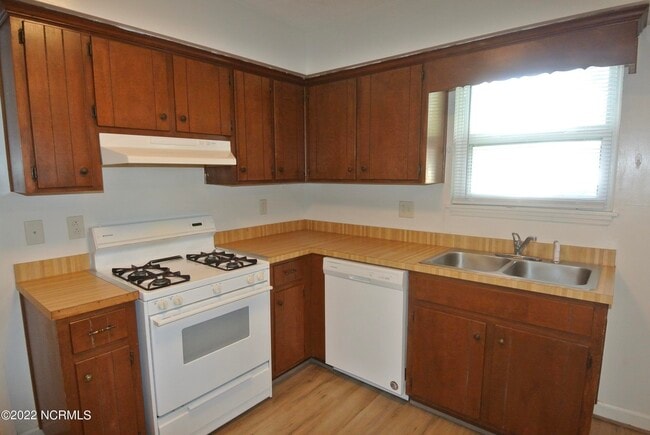 Building Photo - 1305 Stallings Pkwy