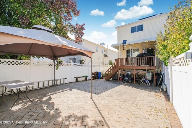 Building Photo - 453 Dongan Hills Ave