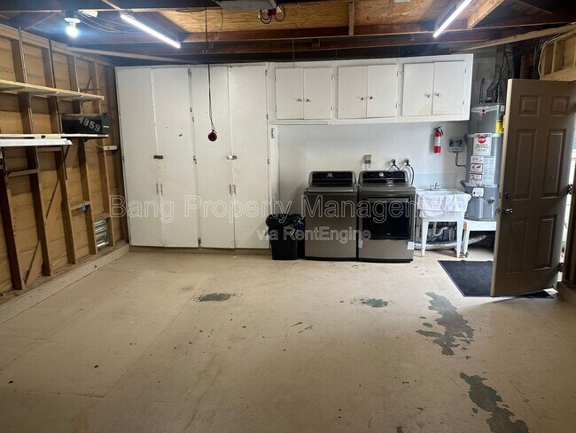 Building Photo - 4859 Campanile Dr