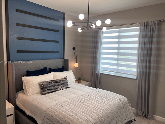 Building Photo - 640 SE 14th St