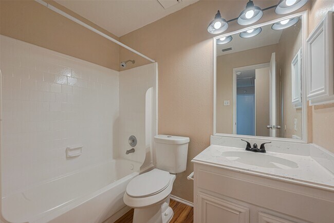 Building Photo - 15827 Beechnut St