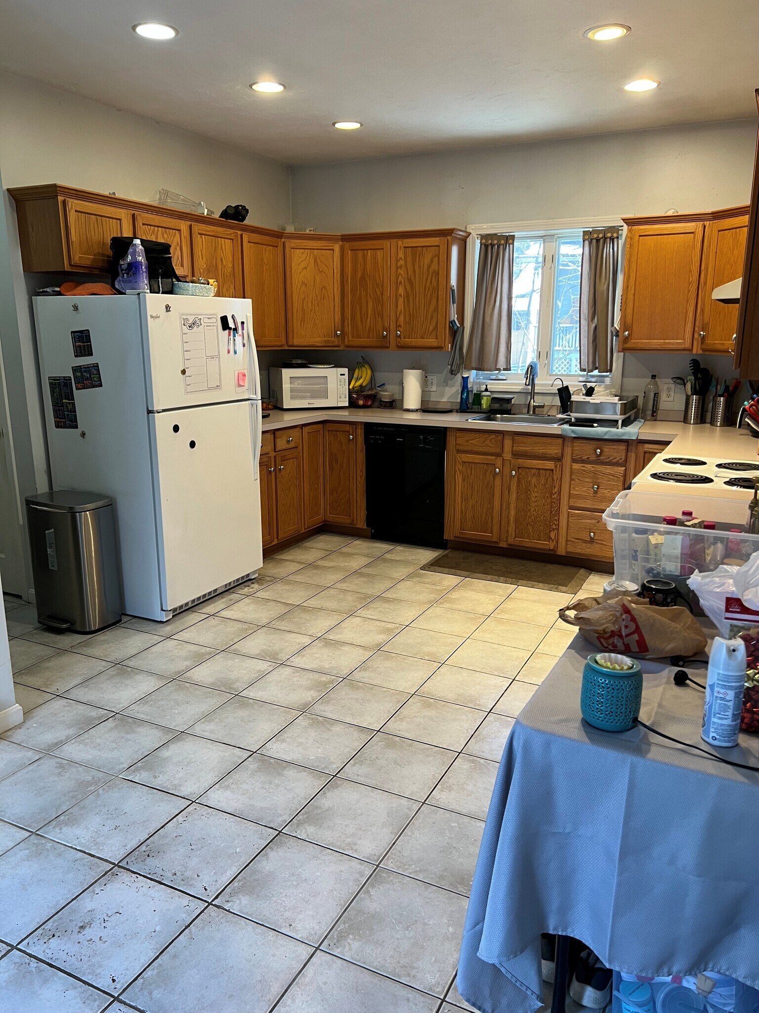 Building Photo - 27 Stonington St