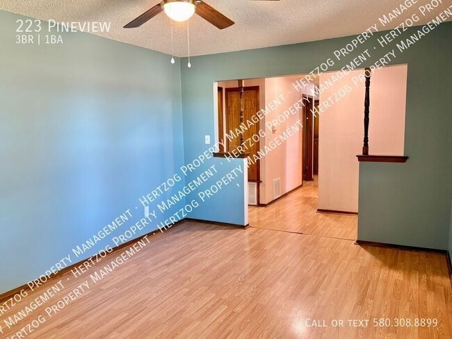 Building Photo - 223 Pineview-