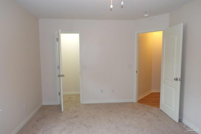 Building Photo - 8454 Ferlon Ave