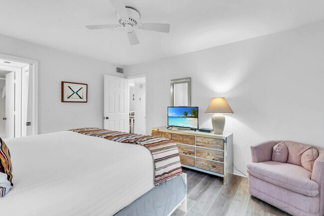 Building Photo - 600 Neapolitan Way