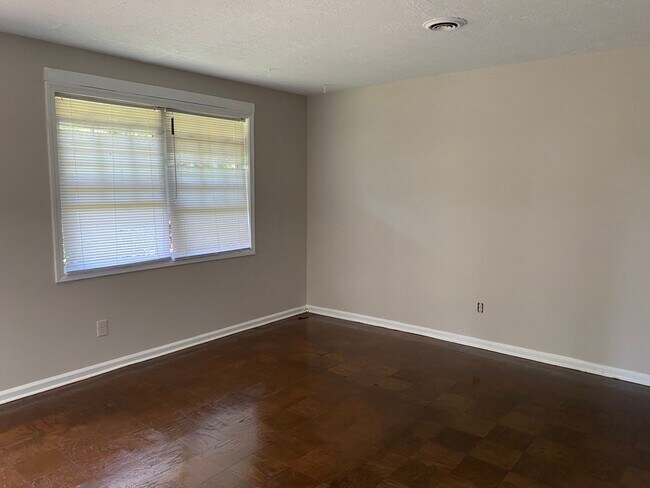 Building Photo - 3 bedrooms - West Augusta Rental – (30909) Living room, and den-Convenient location close to shop...