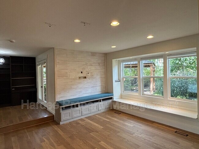 Building Photo - 3511 N Barberry Dr