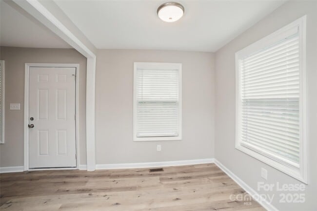 Building Photo - 27 Dorland Ave SW