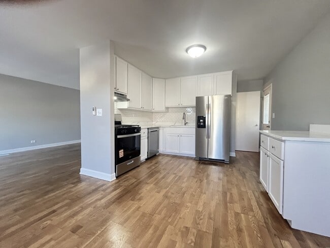 Building Photo - 1606 N Poplar Ave