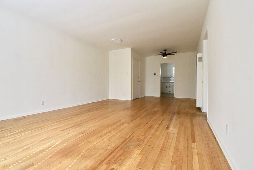 Building Photo - 5103 Cahuenga Blvd
