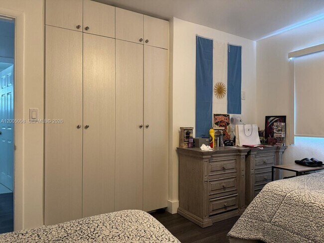 Building Photo - 2911 Monroe St