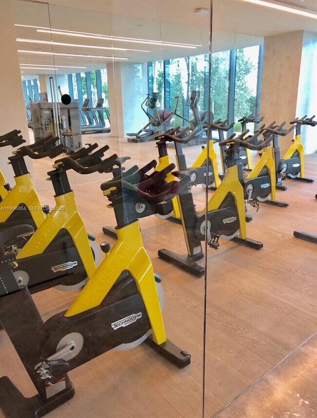 Building Photo - 480 NE 31st St