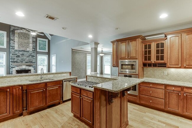 Building Photo - 940 Chateau Forest Rd