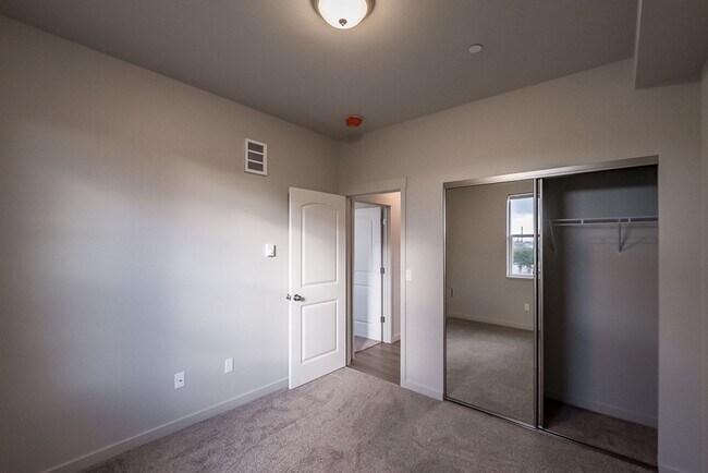Building Photo - Must see modern apartment near pickleball courts and community amenities!