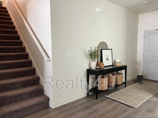 Building Photo - 138 E Crown Point Dr