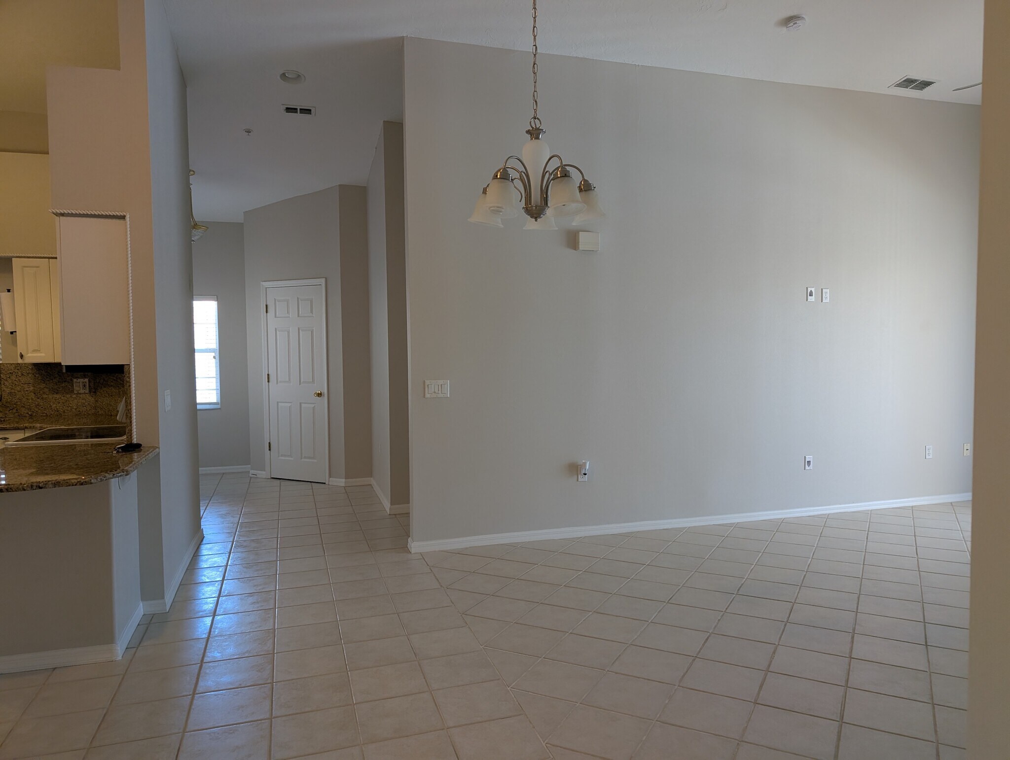 Building Photo - 4212 Central Sarasota Pky