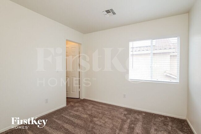 Building Photo - 22805 W Solano Dr