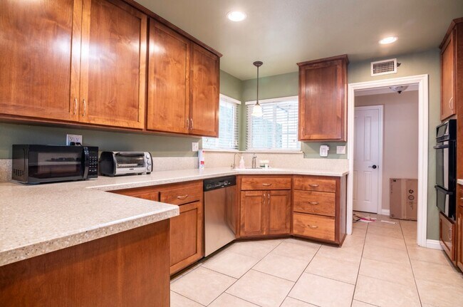 Building Photo - House for Rent in Redlands