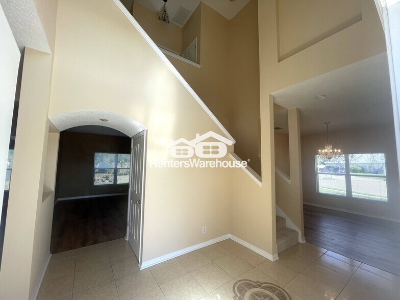 Building Photo - 884 Addison Dr NE