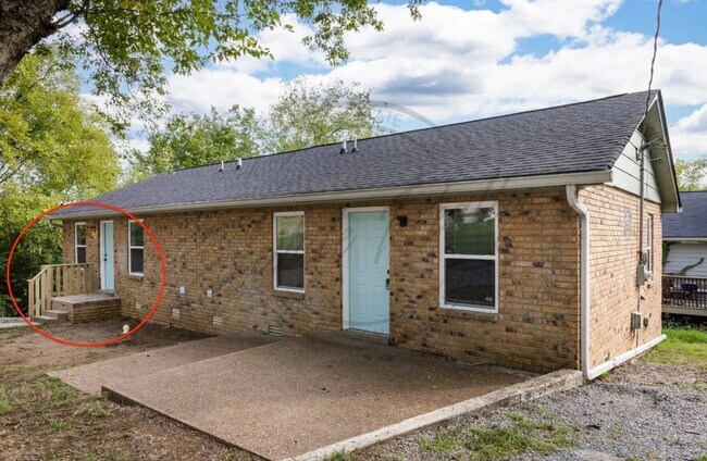 Building Photo - Two Bedroom Updated Ranch Duplex in North ...